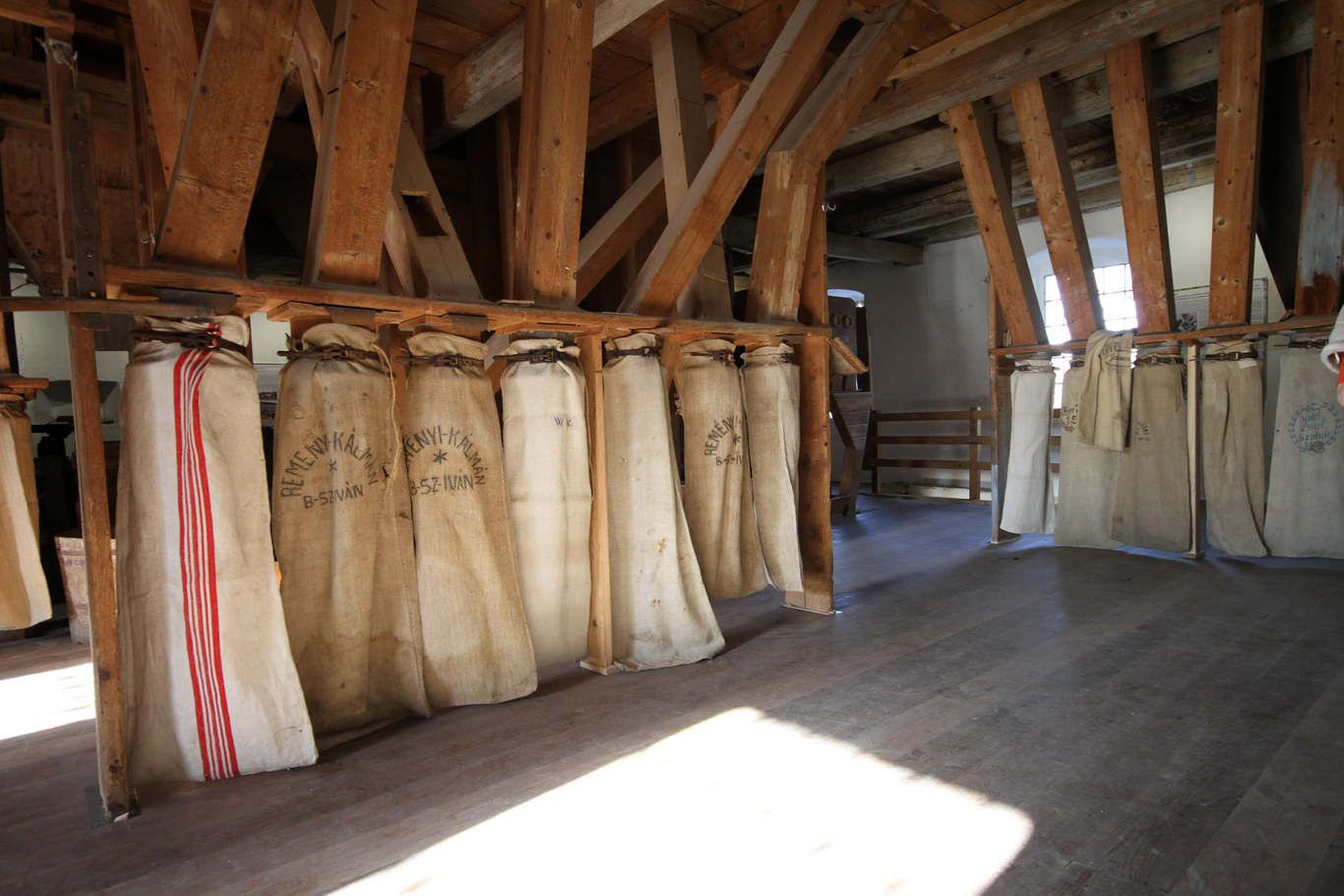 Látványőrlés a malomban május 1-jén